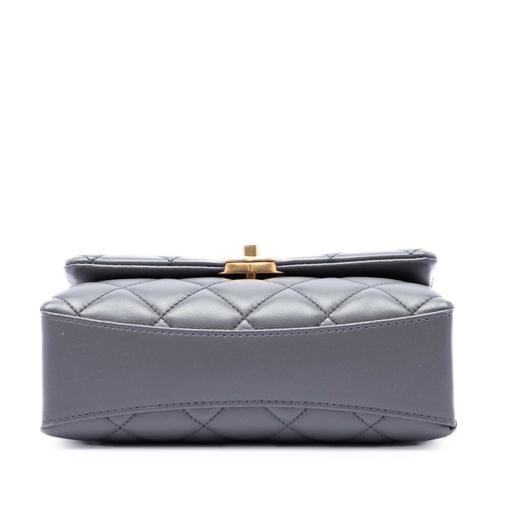 Pre-Loved Chanel Paris Manchester Small Quilted Lambskin Faux Pearl Flap - Picture 3 of 6